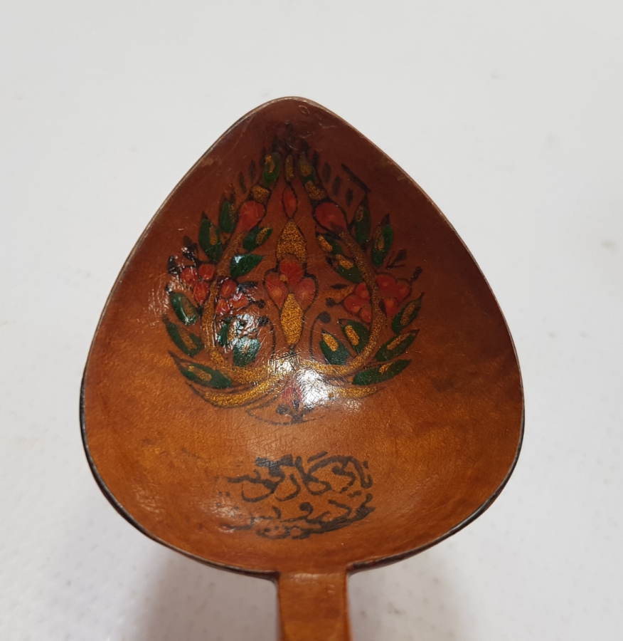 ÜZERİ OSMANLICA YAZILI OSMANLI DÖNEMİ KONYALI BİR DERVİŞ TARAFINDAN YAPILMIŞ EL BOYAMA TAHTA KAŞIK