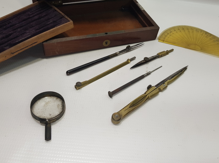 ORİJİNAL AHŞAP KUTUSUNDA OSMANLI DÖNEMİ MÜHENDİS ÇİZİM ALETLERİ - PERGEL KUTUSU