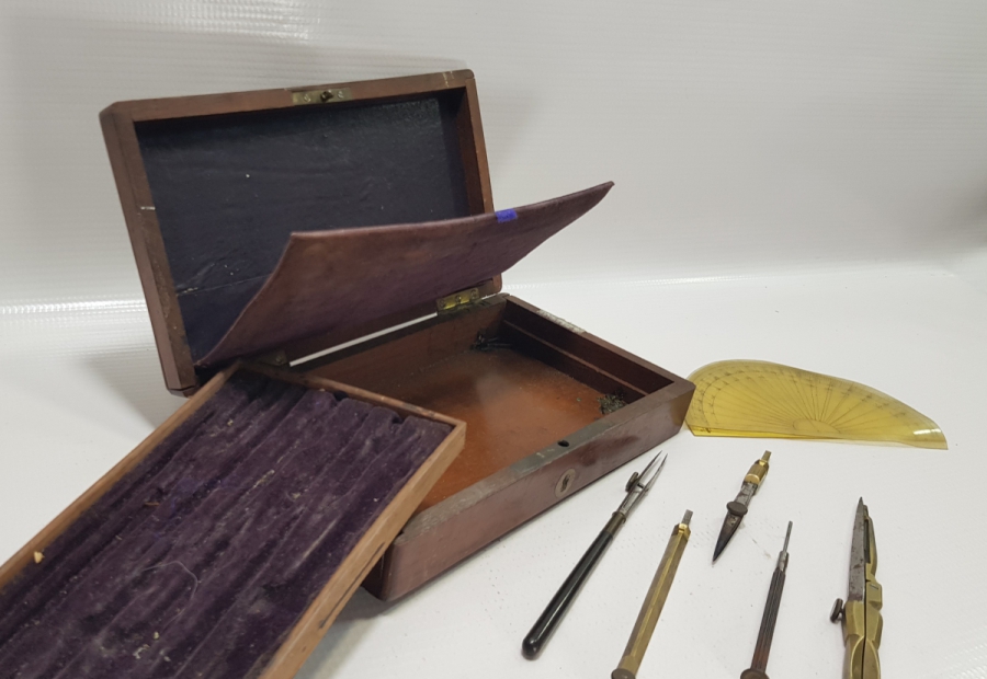 ORİJİNAL AHŞAP KUTUSUNDA OSMANLI DÖNEMİ MÜHENDİS ÇİZİM ALETLERİ - PERGEL KUTUSU