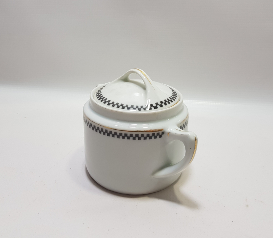 ARKASI OSMANLICA YAZILI KULPLU VE KAPAKLI PORSELEN ŞEKERLİK