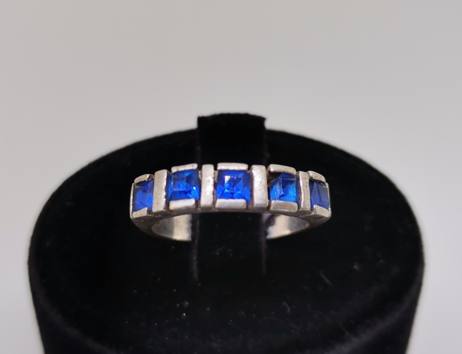 SAFİR TAŞLI BEŞTAŞ MODEL GÜMÜŞ YÜZÜK