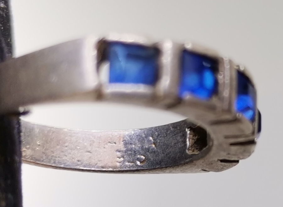 SAFİR TAŞLI BEŞTAŞ MODEL GÜMÜŞ YÜZÜK