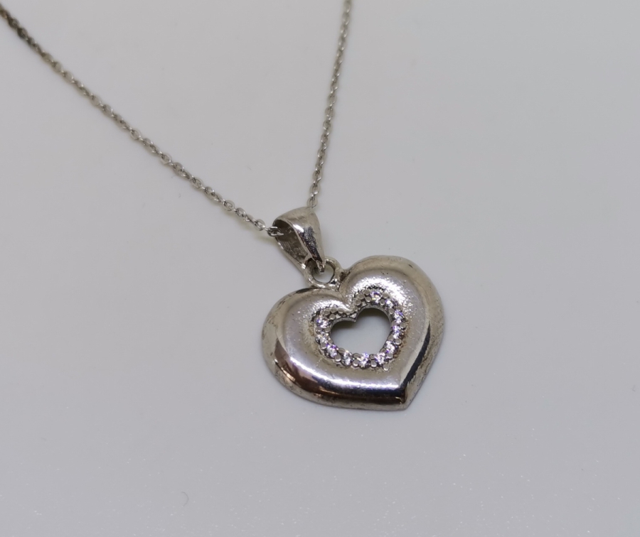 MARGAZİT TAŞLARLA SÜSLÜ KALP FORMLU GÜMÜŞ KOLYE