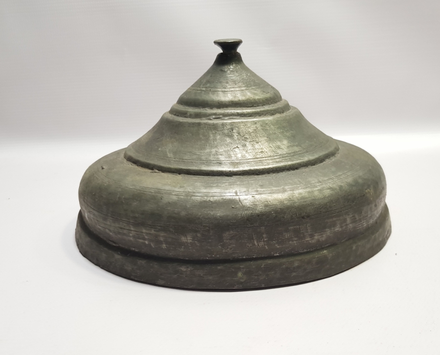 ÜZERİ OSMANLICA YAZILI OSMANLI DÖNEMİ KUBBE FORMLU BÜYÜK BOY LENGER KAPAĞI