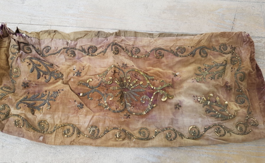 OSMANLI DÖNEMİ SIRMA İŞÇİLİKLİ KADİFE SEDİR YASTIĞI