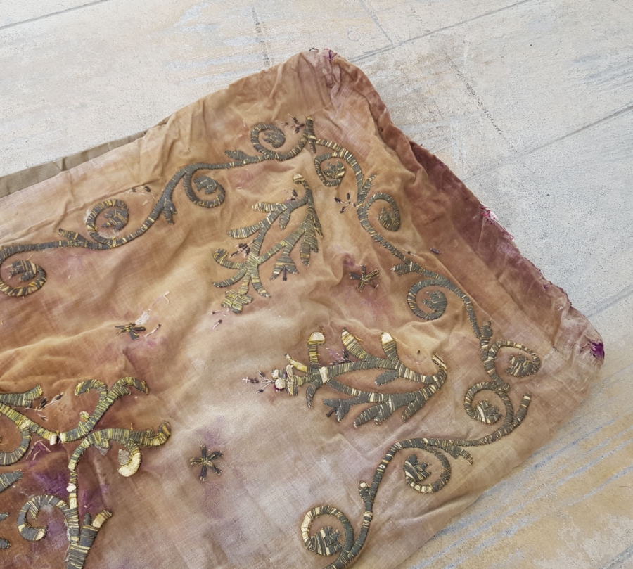 OSMANLI DÖNEMİ SIRMA İŞÇİLİKLİ KADİFE SEDİR YASTIĞI