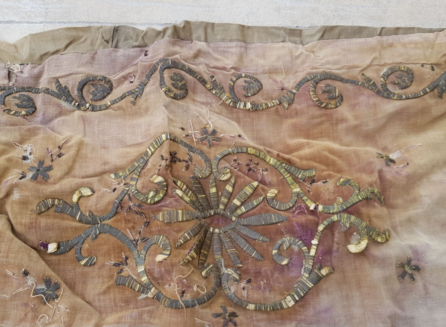 OSMANLI DÖNEMİ SIRMA İŞÇİLİKLİ KADİFE SEDİR YASTIĞI