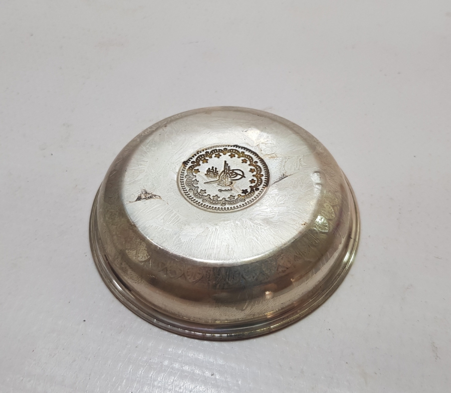 ÜZERİ TUĞRALI GÜMÜŞ KINA TASI