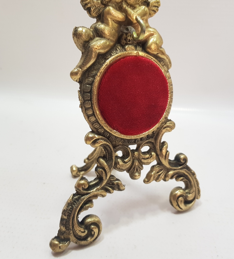 KABARTMA İŞÇİLİKLİ ANTİKA METAL SAAT STANDI