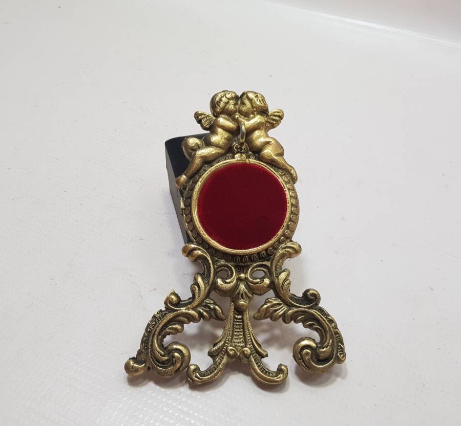 KABARTMA İŞÇİLİKLİ ANTİKA METAL SAAT STANDI