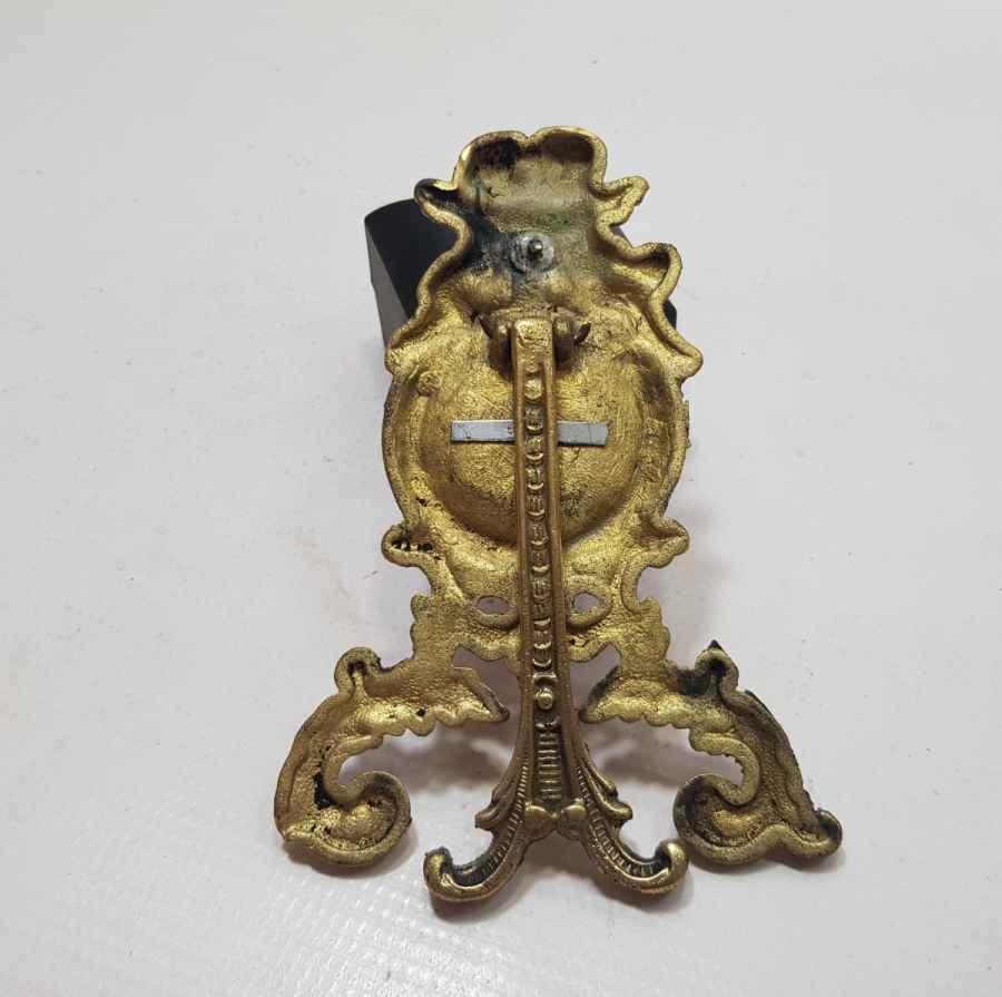 KABARTMA İŞÇİLİKLİ ANTİKA METAL SAAT STANDI