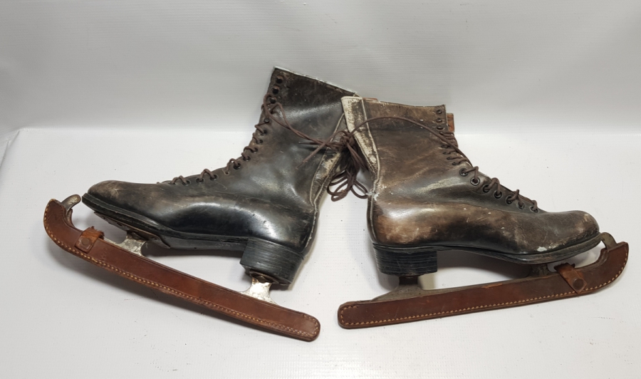 1900 BAŞLARI İSVEÇ YAPIMI BOT BUZ PATENİ