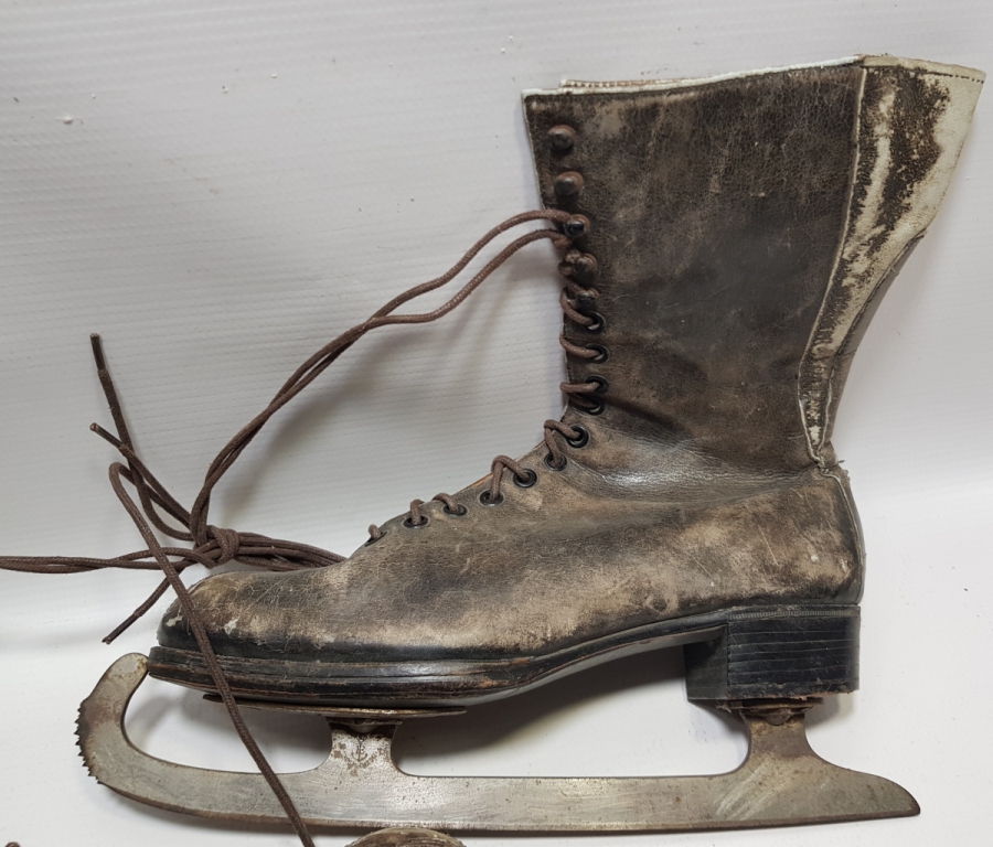 1900 BAŞLARI İSVEÇ YAPIMI BOT BUZ PATENİ