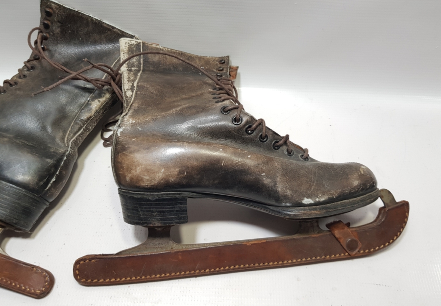 1900 BAŞLARI İSVEÇ YAPIMI BOT BUZ PATENİ