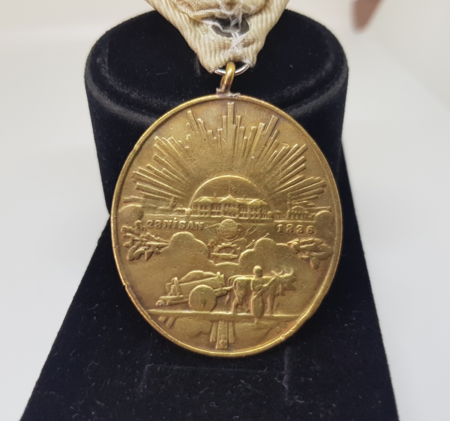 ÇOK NADİR BEYAZ KURDELALI İSTİKLAL MADALYASI