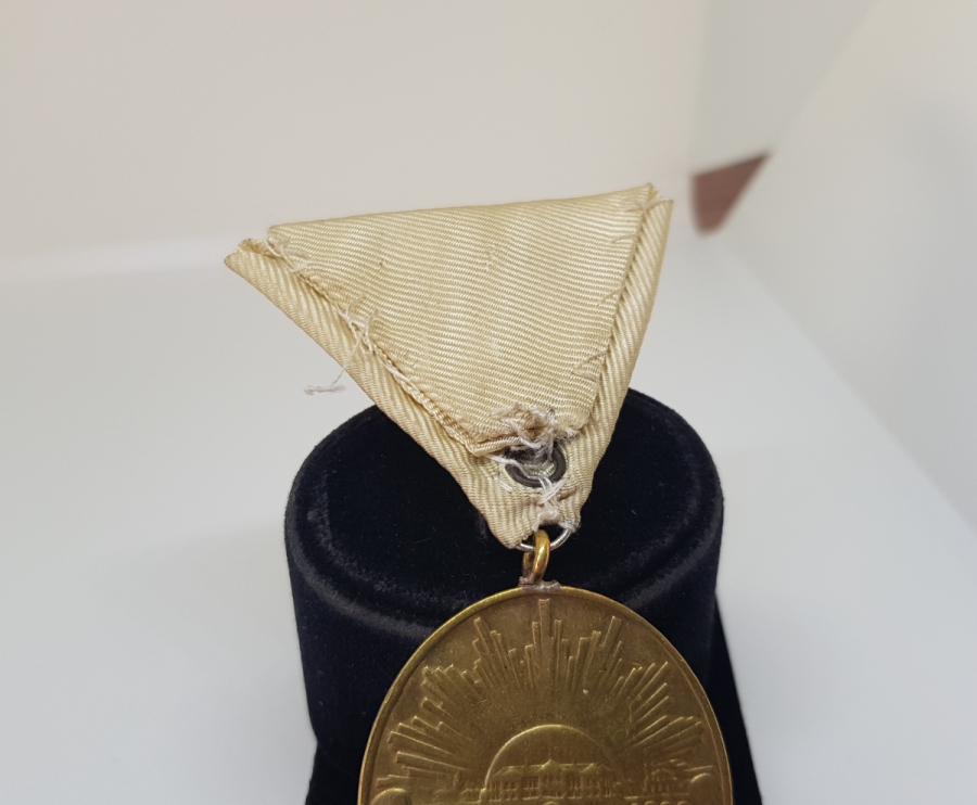 ÇOK NADİR BEYAZ KURDELALI İSTİKLAL MADALYASI