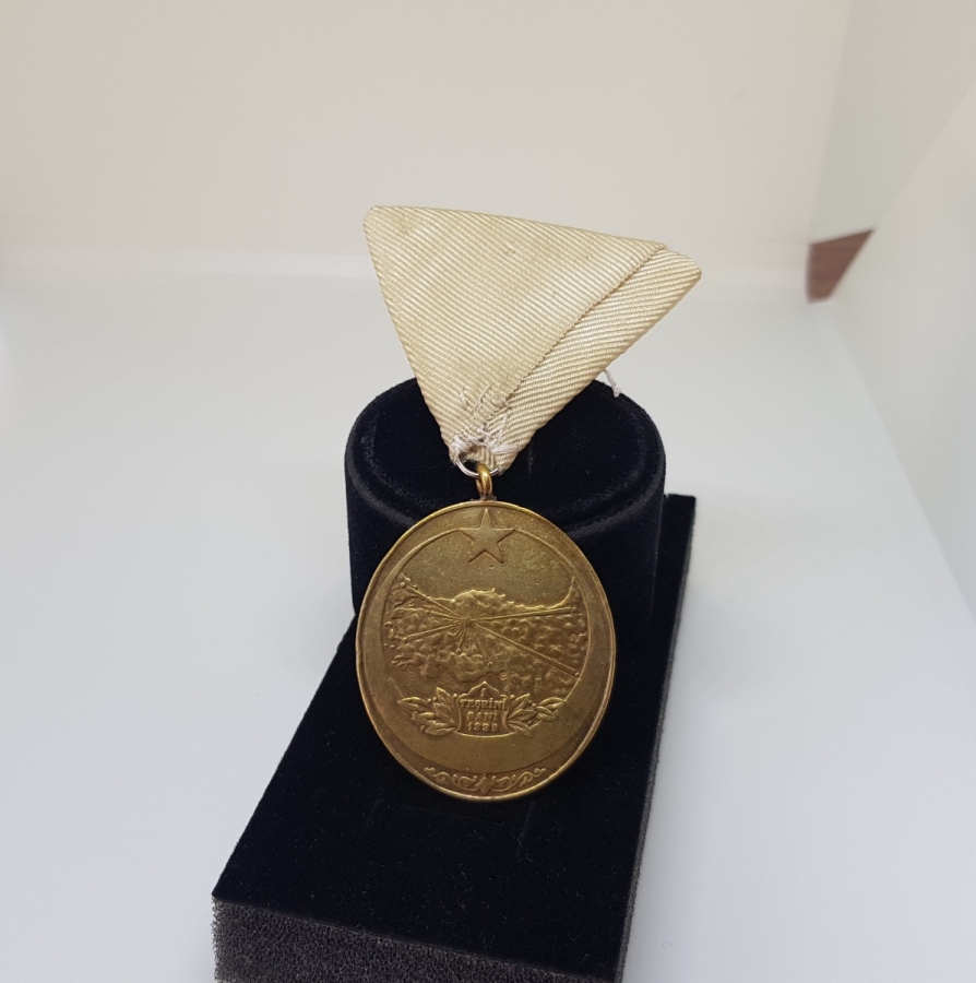 ÇOK NADİR BEYAZ KURDELALI İSTİKLAL MADALYASI