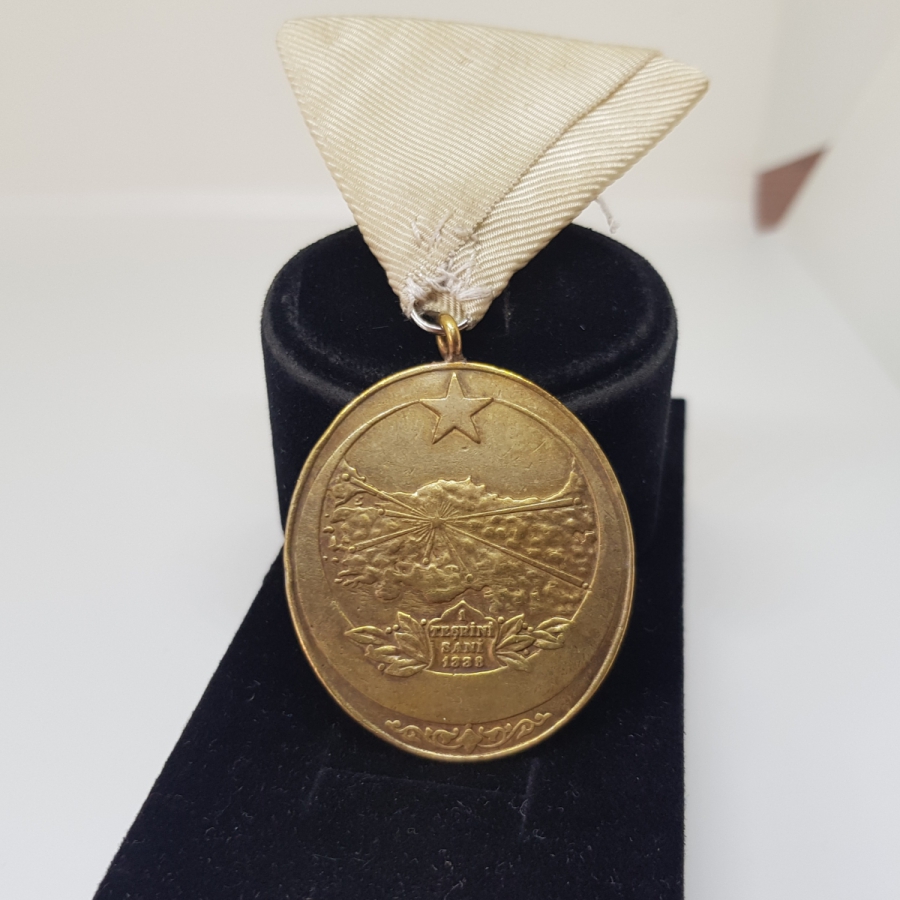 ÇOK NADİR BEYAZ KURDELALI İSTİKLAL MADALYASI