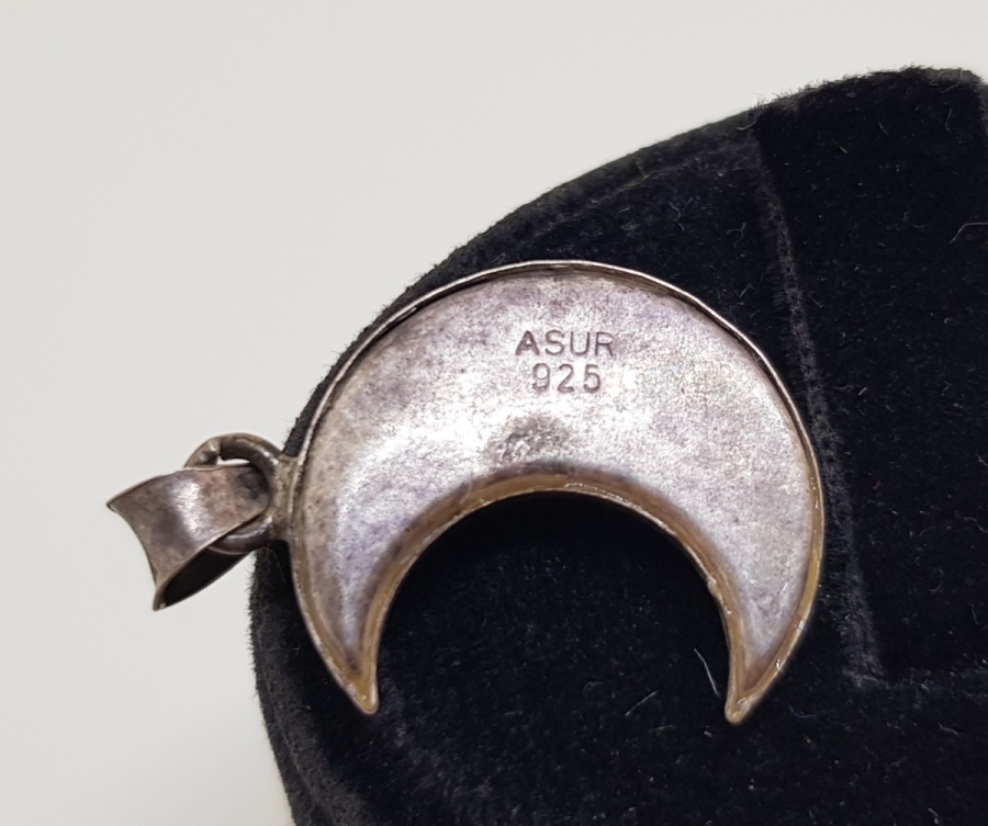 HİLAL FORMUNDA İÇİNDE DUASI İLE GÜMÜŞTEN MAMUL CEVŞEN-İ KEBİR