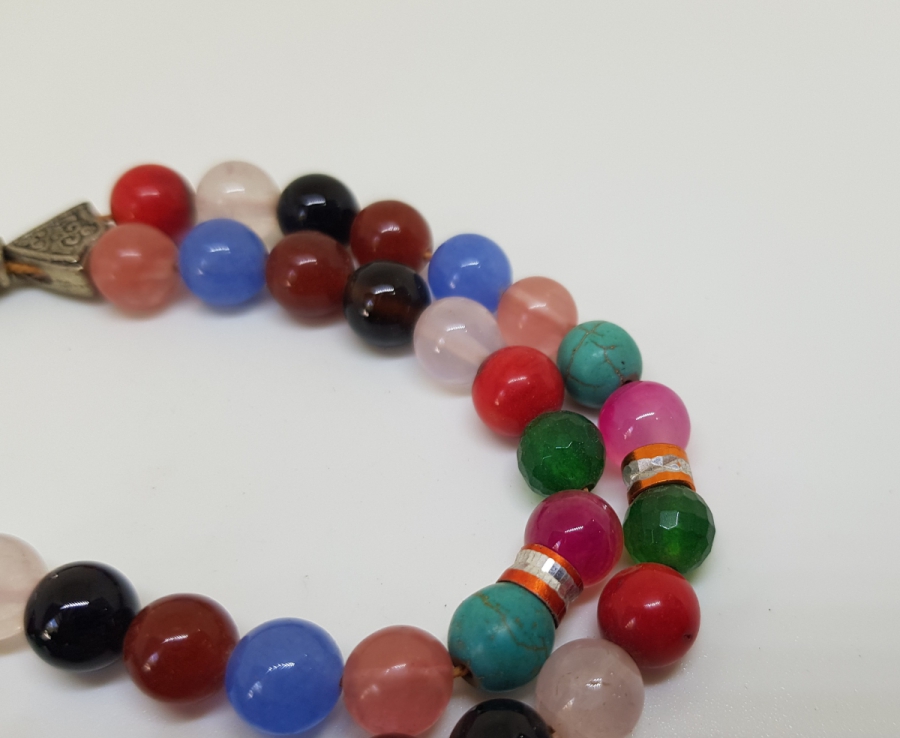 FARKLI DOĞAL TAŞLARDAN YAPILMIŞ RENK CÜMBÜŞÜ TESPİH