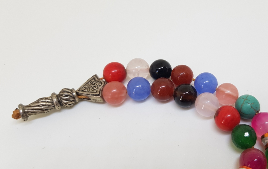 FARKLI DOĞAL TAŞLARDAN YAPILMIŞ RENK CÜMBÜŞÜ TESPİH