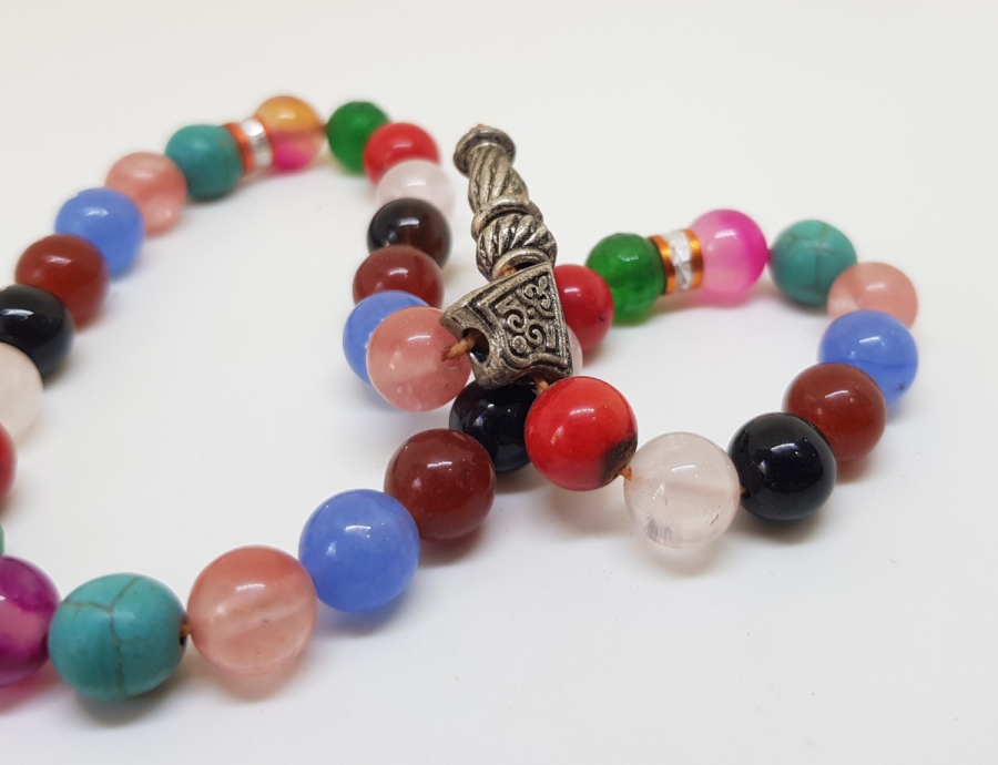 FARKLI DOĞAL TAŞLARDAN YAPILMIŞ RENK CÜMBÜŞÜ TESPİH