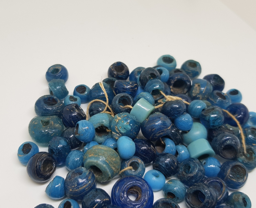 FARKLI RENKLERDE ÜFLEME CAMDAN MAMUL OSMANLI DÖNEMİ BONCUK LOTU