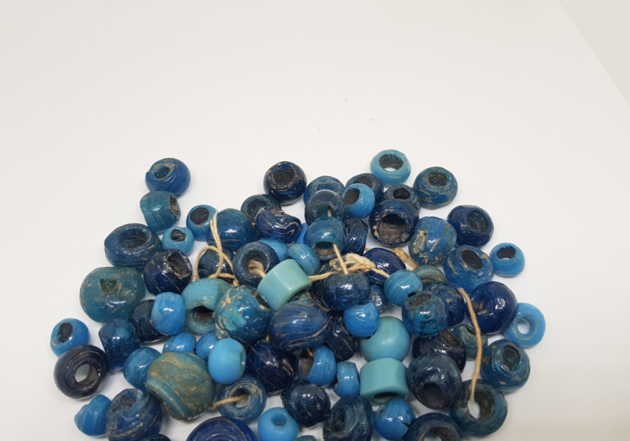 FARKLI RENKLERDE ÜFLEME CAMDAN MAMUL OSMANLI DÖNEMİ BONCUK LOTU