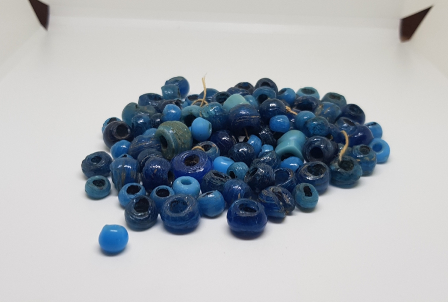 FARKLI RENKLERDE ÜFLEME CAMDAN MAMUL OSMANLI DÖNEMİ BONCUK LOTU