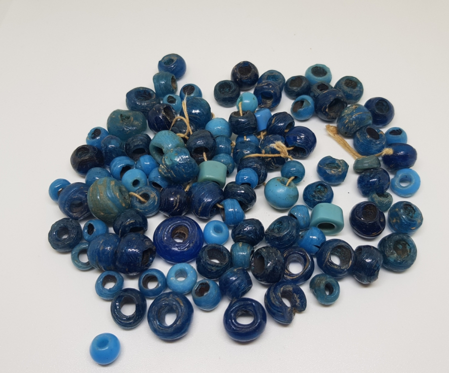 FARKLI RENKLERDE ÜFLEME CAMDAN MAMUL OSMANLI DÖNEMİ BONCUK LOTU