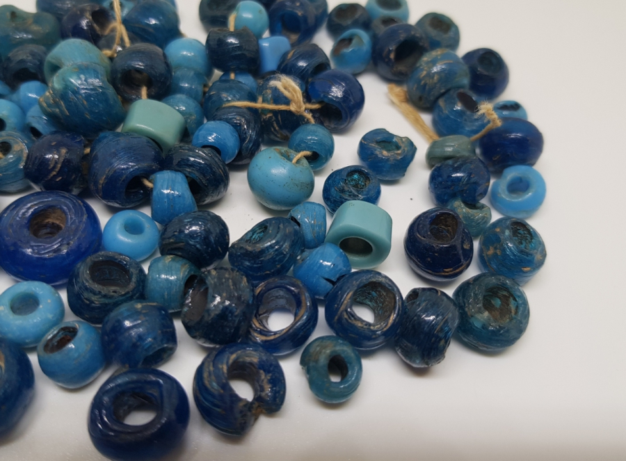 FARKLI RENKLERDE ÜFLEME CAMDAN MAMUL OSMANLI DÖNEMİ BONCUK LOTU