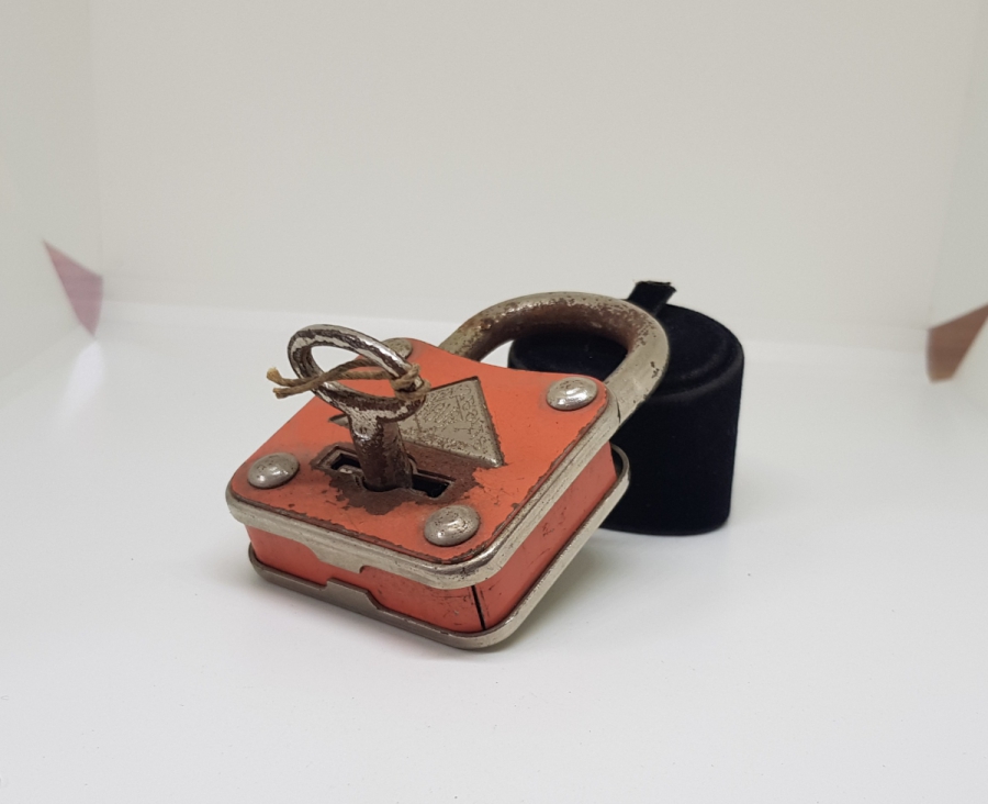 ORJİNAL ANAHTARI İLE ANTİKA KİLİT