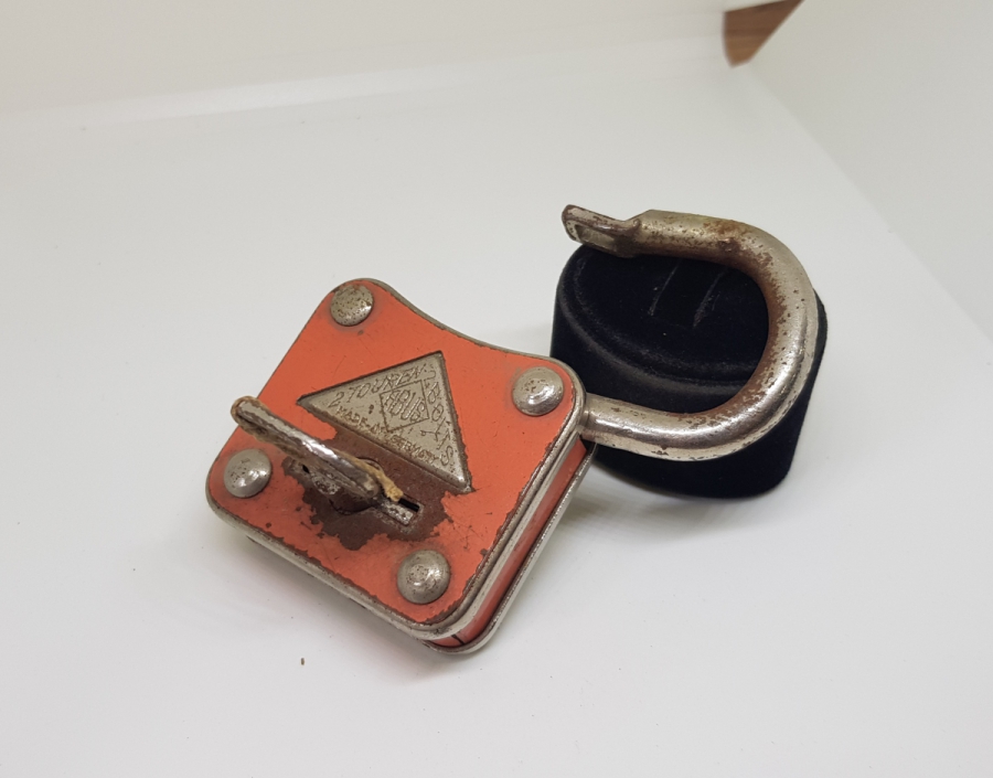 ORJİNAL ANAHTARI İLE ANTİKA KİLİT