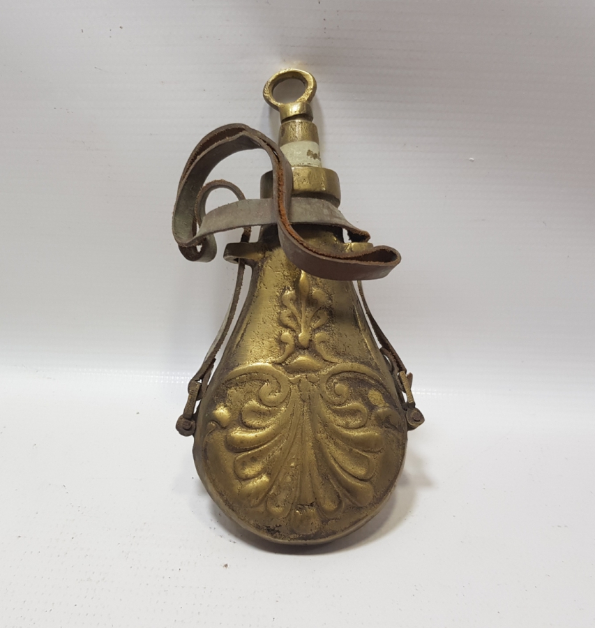 ORİJİNAL DERİ ASKISIYLA ANTİKA BRONZ BARUTLUK