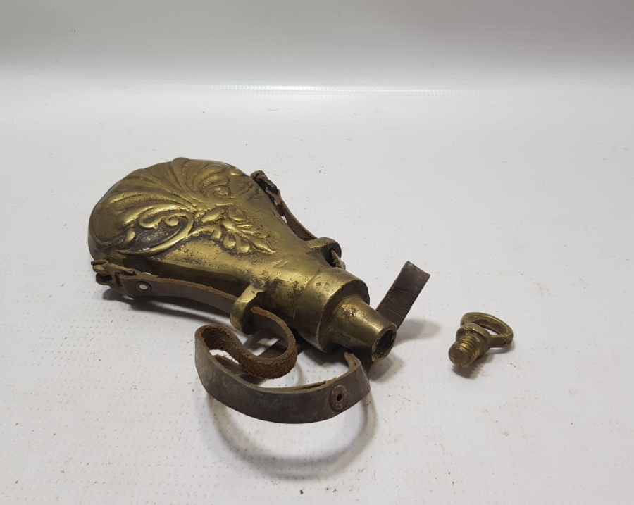 ORİJİNAL DERİ ASKISIYLA ANTİKA BRONZ BARUTLUK