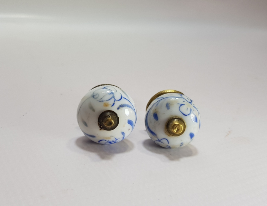 ÜZERİ EL BOYAMA İŞÇİLİKLİ OSMANLI DÖNEMİ İKİ ADET PORSELEN ÇEKMECE KULBU