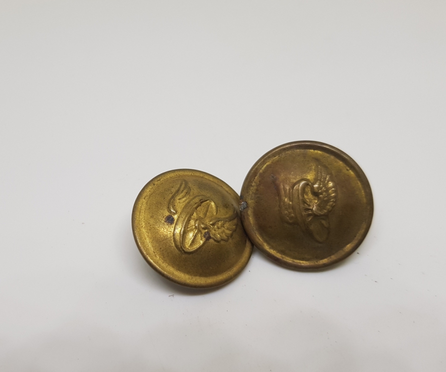 UÇAN TEKERLEK GÖRSELLİ İKİ ADET ANTİKA KONDÜKTÖR DÜĞMESİ