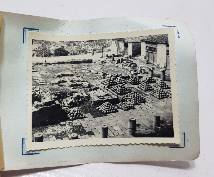 ORİJİNAL KORUMASINDA ANTİKA SİYAH-BEYAZ AGORA GÖRSELLİ FOTOĞRAF