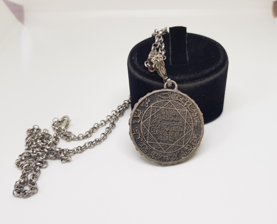 ÜZERİ KARINCA VE AYETEL KURSİ DUALI ANTİKA KOLYE UCU