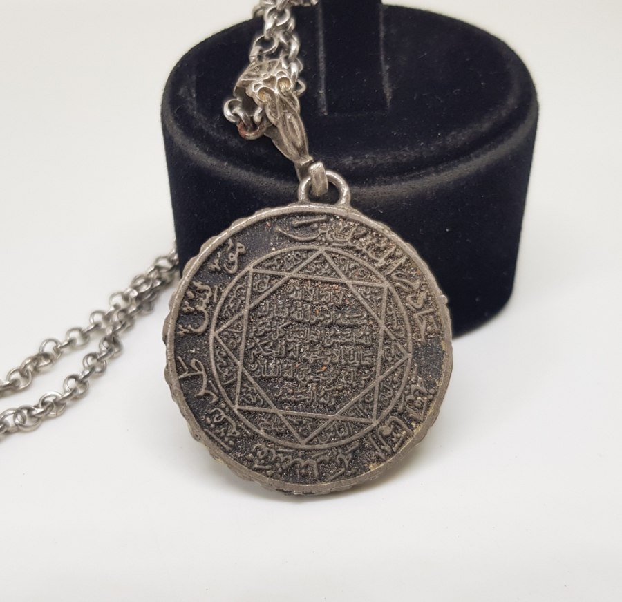 ÜZERİ KARINCA VE AYETEL KURSİ DUALI ANTİKA KOLYE UCU