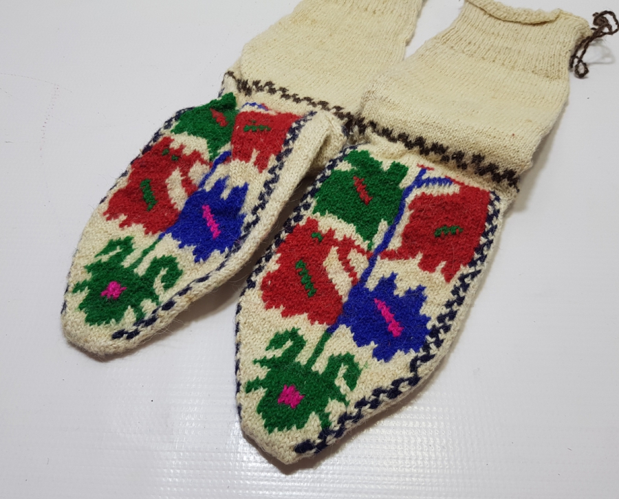 ÜZERİ KARANFİLLİ VE LEYLEKLİ NADİR HAMİLELİK ALAMETİ ÇORAP