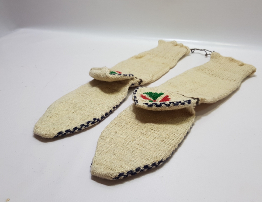 ÜZERİ KARANFİLLİ VE LEYLEKLİ NADİR HAMİLELİK ALAMETİ ÇORAP