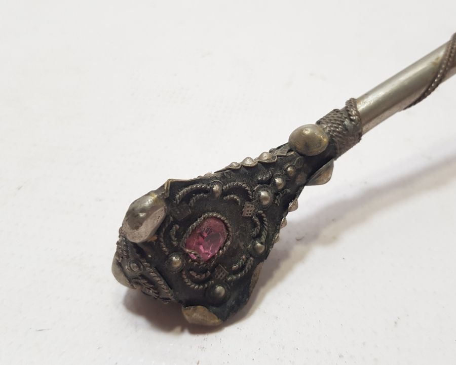 ÜZERİ KABARTMA İŞÇİLİKLİ VE GÜMÜŞ KAPLAMA ANTİKA ŞEMSİYE SAPI