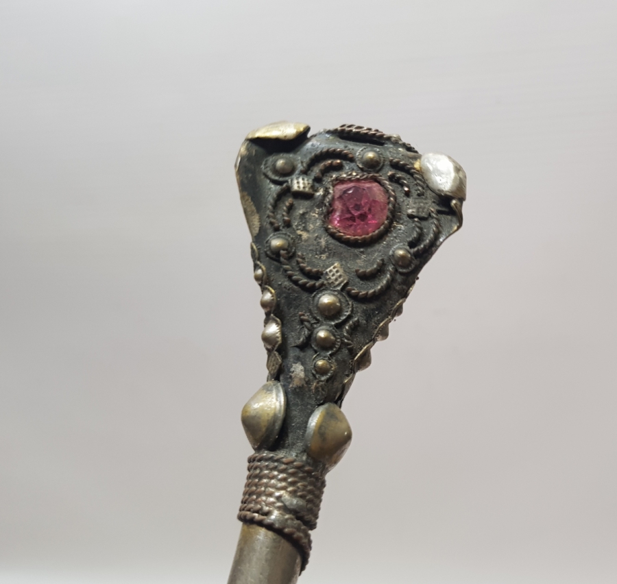 ÜZERİ KABARTMA İŞÇİLİKLİ VE GÜMÜŞ KAPLAMA ANTİKA ŞEMSİYE SAPI