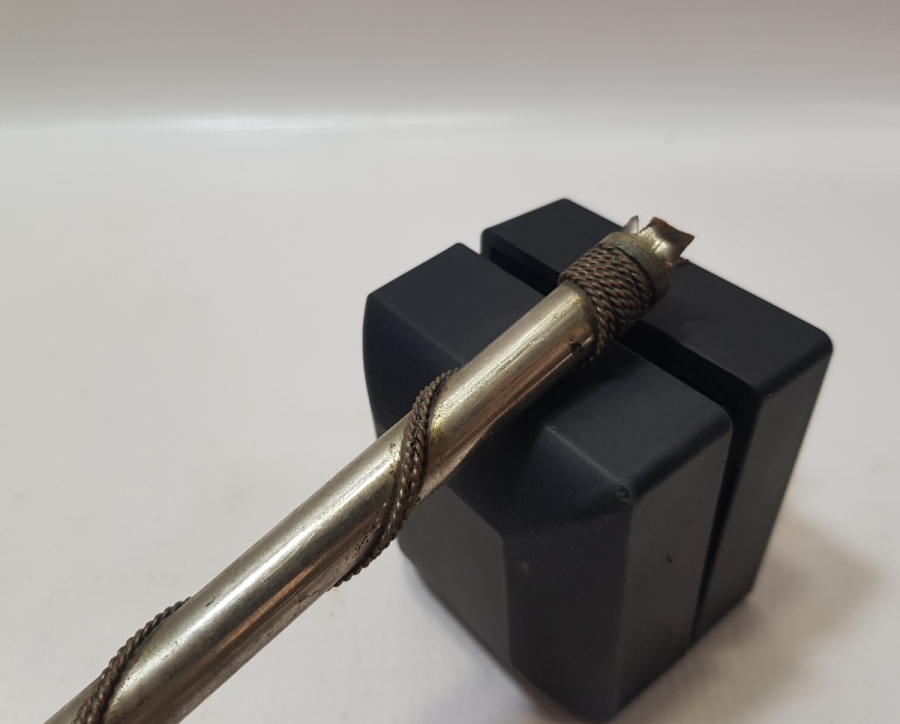 ÜZERİ KABARTMA İŞÇİLİKLİ VE GÜMÜŞ KAPLAMA ANTİKA ŞEMSİYE SAPI