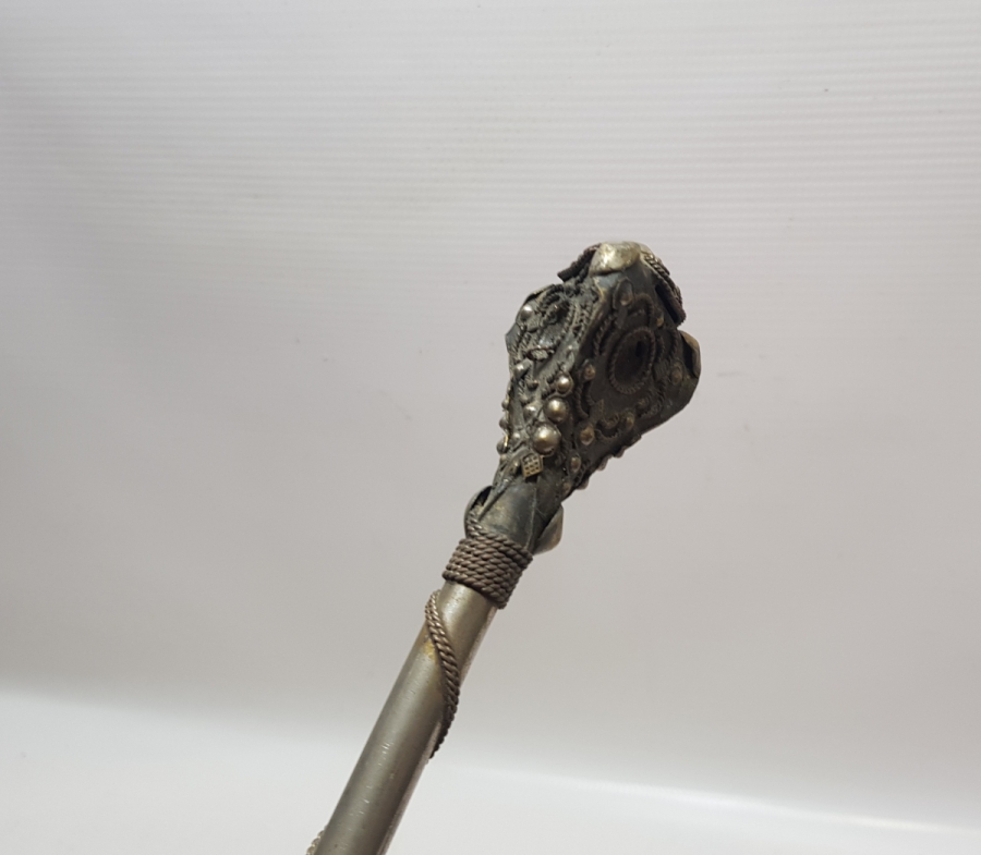 ÜZERİ KABARTMA İŞÇİLİKLİ VE GÜMÜŞ KAPLAMA ANTİKA ŞEMSİYE SAPI