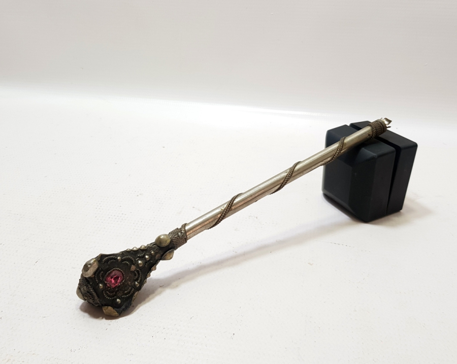 ÜZERİ KABARTMA İŞÇİLİKLİ VE GÜMÜŞ KAPLAMA ANTİKA ŞEMSİYE SAPI