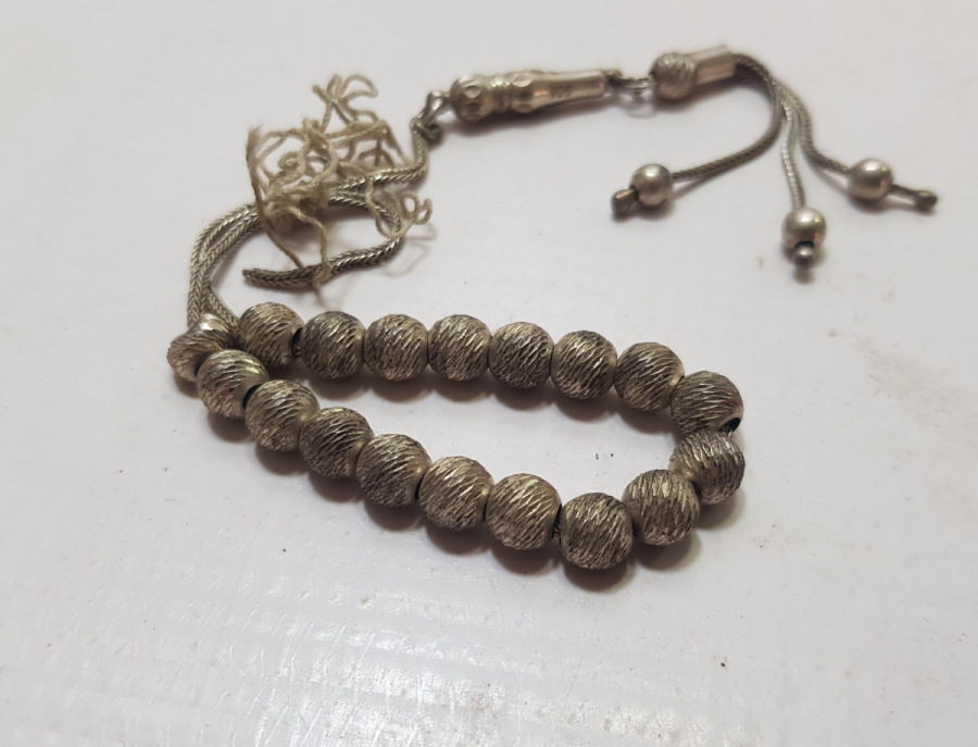 HALİYLE KONDİSYONDA GÜMÜŞ TESPİH