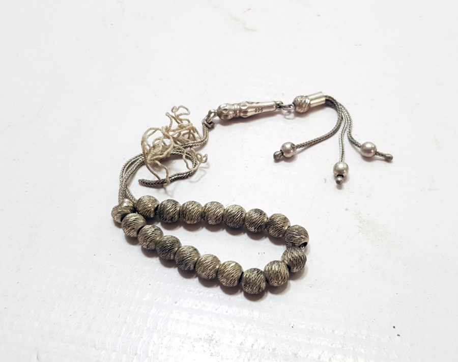 HALİYLE KONDİSYONDA GÜMÜŞ TESPİH