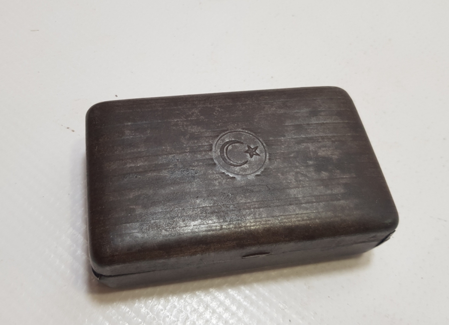 ÜZERİ AY YILDIZLI OSMANLI DÖNEMİ ASKERİ TÜTÜN TABAKASI